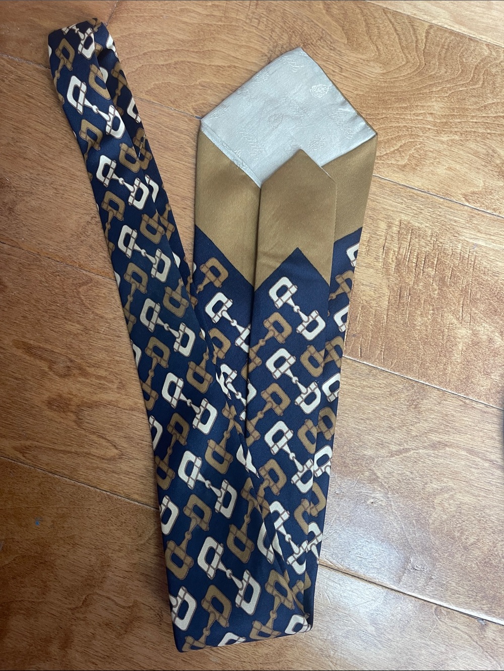 1970s Gucci Silk Chain-Print Men's Tie Scarf - Navy & Gold